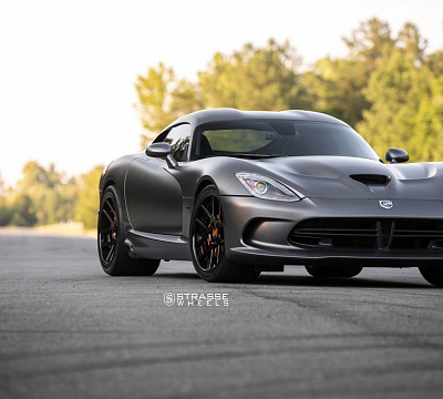 Фото дисков Strasse Wheels SM5 Deep Concave на Dodge Viper
