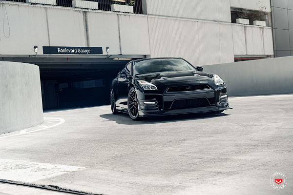 Фото дисков Vossen M-X4T Черный глянец на Nissan GT-R
