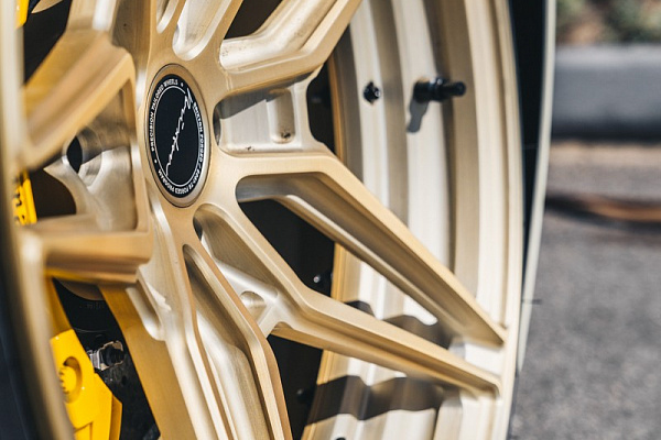 Фото дисков MV Forged VL22 Сатиновая шампань на Ferrari 488