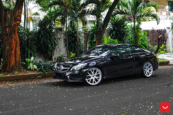 Фото дисков Vossen VFS-6 Серебро на Mercedes-Benz E-Class (W212, S212, C207)
