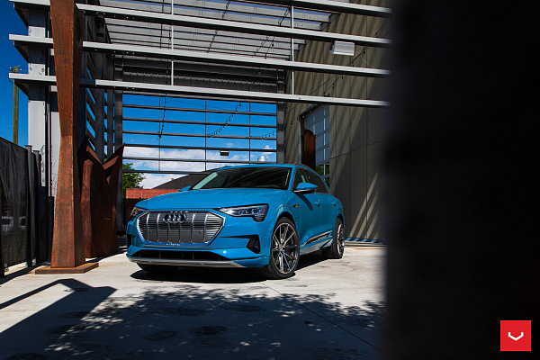 Фото дисков Vossen HF-3 Глянцевый графит на Audi E-tron