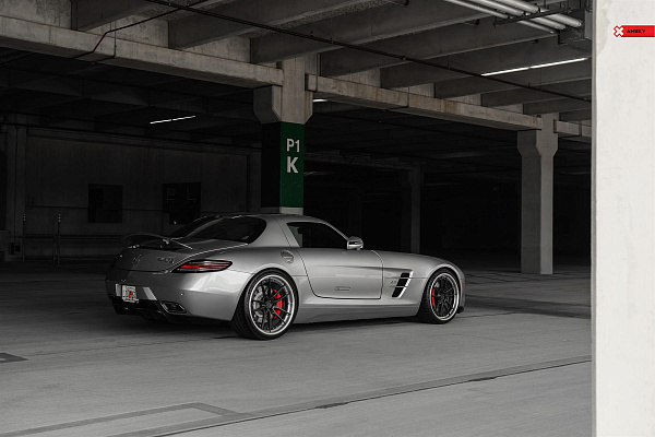 Mercedes-Benz SLS AMG