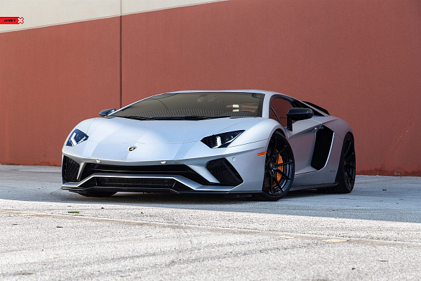Фото дисков Anrky AN22 Черный сатин на Lamborghini Aventador