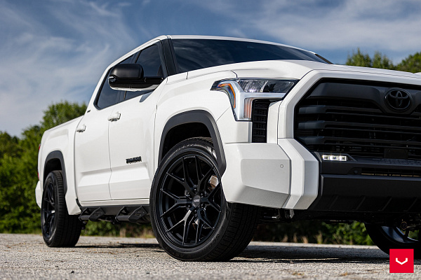 Фото дисков Vossen HF6-4 Черный сатин на Toyota Tundra III