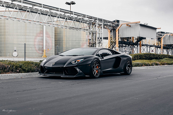 Фото дисков Brixton Forged PF5 Глянцевый темный лак на Lamborghini Aventador