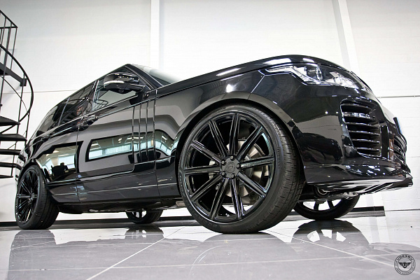 Фото дисков Vossen UV-2 Черный глянец на Range Rover IV
