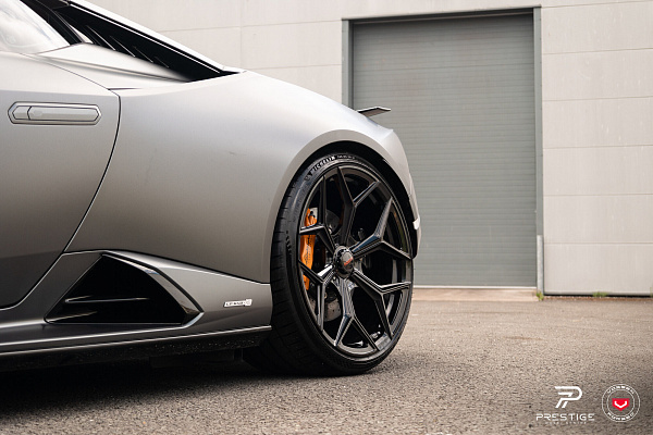 Фото дисков NOVITEC NL4 Черный глянец на Lamborghini Huracan