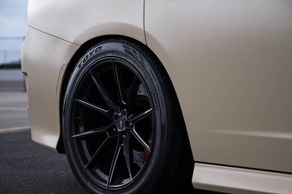 Фото дисков Savini SV-F4 Черный глянец на Dodge Charger VII