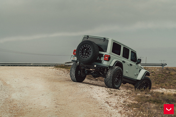 Фото дисков Vossen HFX-1 (5-Lug) Черный глянец на Jeep Wrangler IV (JL)
