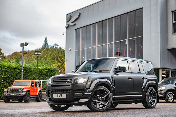 Фото дисков Kahn Mondial Retro RS Черный сатин на Land Rover Defender II