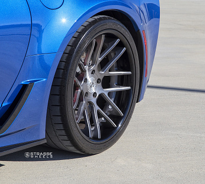 Фото дисков Strasse Wheels SM7 Deep Concave на Chevrolet Corvette C7