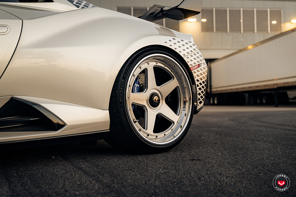 Фото дисков Vossen GEN-01 (3-Piece) Глянцевый лак на Lamborghini Huracan