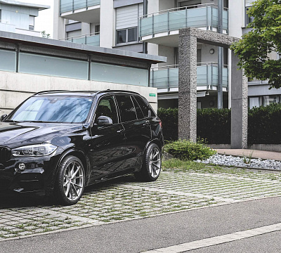 Фото дисков HRE P204 на BMW 5/M5 (F10)
