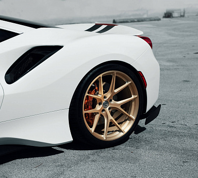 Фото дисков HRE P101 на Ferrari 488