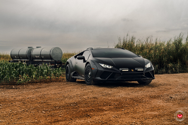 Фото дисков Vossen LC3-13T Черный глянец на Lamborghini Huracan