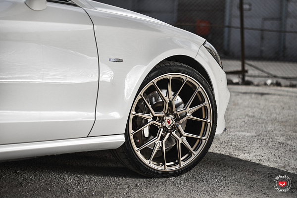 Фото дисков Vossen M-X3 Глянцевая шампань на Mercedes-Benz CLS (C218)
