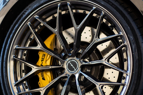 Фото дисков Brixton Forged CM6-R Глянцевый темный лак на Mercedes-Benz AMG GT I