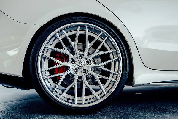 Фото дисков Strasse Wheels SV10M Deep Concave FS Глянцевый лак на Mercedes-Benz AMG GT I
