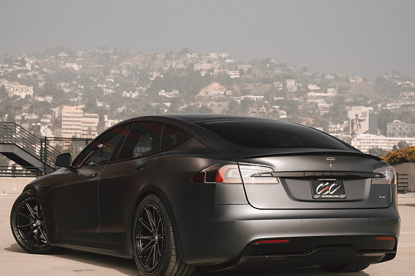 Фото дисков CEC C111 Черный глянец на Tesla Model S