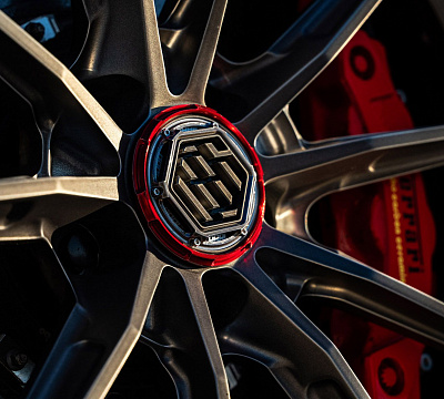 Фото дисков 1886 Wheels G010 на Ferrari 812
