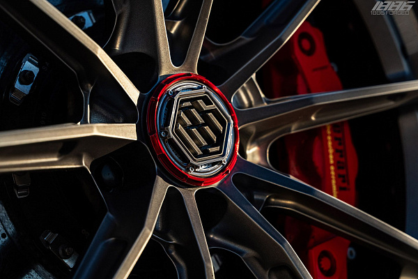 Фото дисков 1886 Wheels G010 Глянцевый темный лак на Ferrari 812
