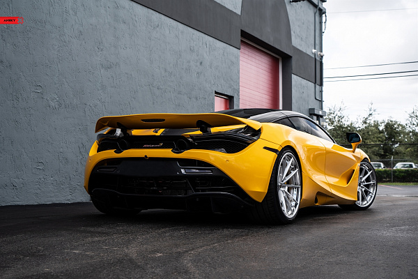 Фото дисков Anrky AN38 Глянцевый лак на McLaren 720S