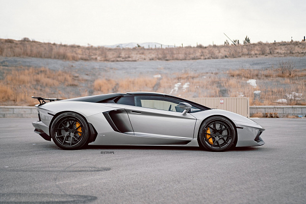 Фото дисков Strasse Wheels SM5R Deep Concave FS Черный матовый на Lamborghini Aventador