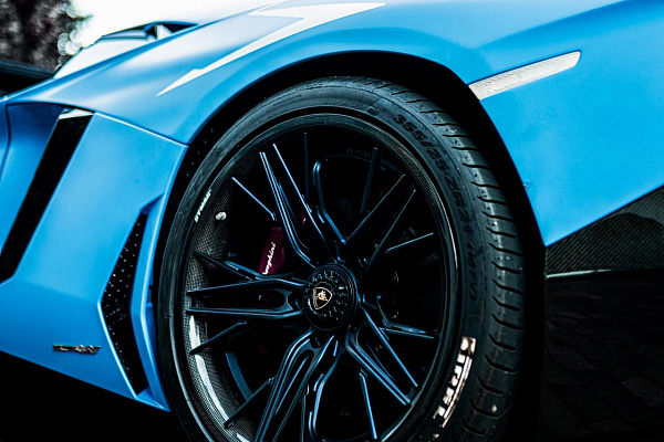 Фото дисков Brixton Forged FDE05 Черный сатин на Lamborghini Aventador
