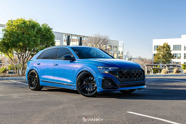 Фото дисков Anrky S1-X3 Черный глянец на Audi Q8