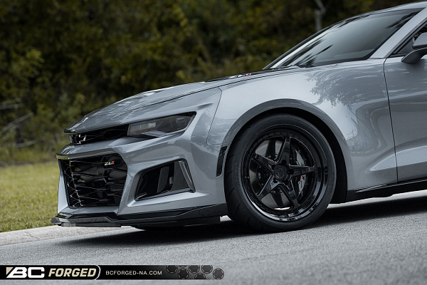 Фото дисков BC Forged LE51 // MLE51 Черный глянец на Chevrolet Camaro VI