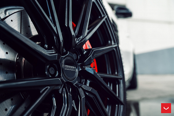 Фото дисков Vossen HF-4T Черный глянец на Mercedes-Benz AMG GT I