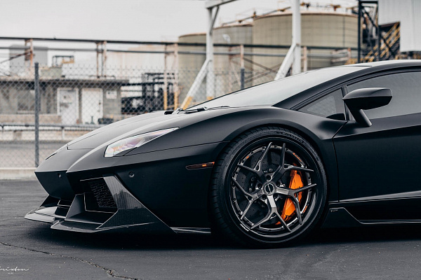 Фото дисков Brixton Forged PF5 Глянцевый темный лак на Lamborghini Aventador