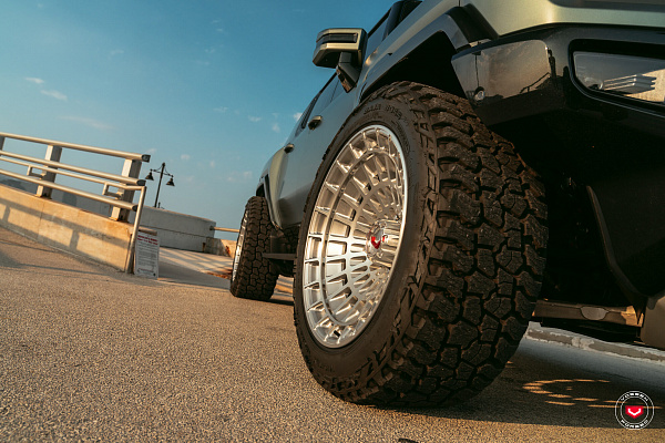 Фото дисков Vossen LCX-04 Глянцевый лак на GMC Hummer EV
