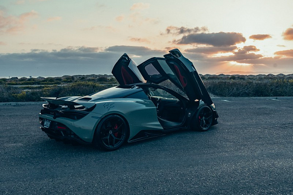 Фото дисков Brixton Forged PF7 Черный сатин на McLaren 720S