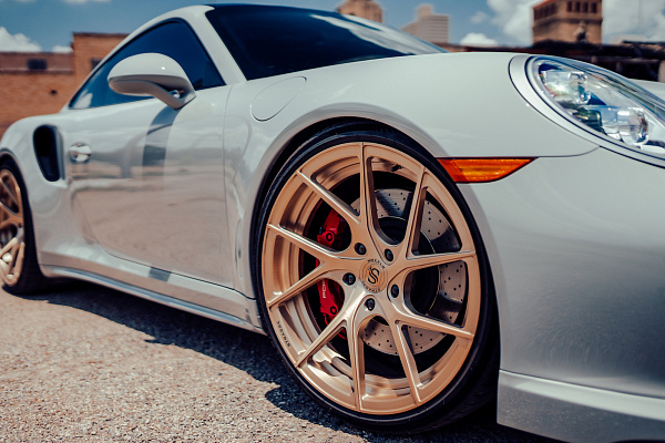 Фото дисков Strasse Wheels SM5RT Deep Concave Duoblock Сатиновая шампань на Porsche 911 VII