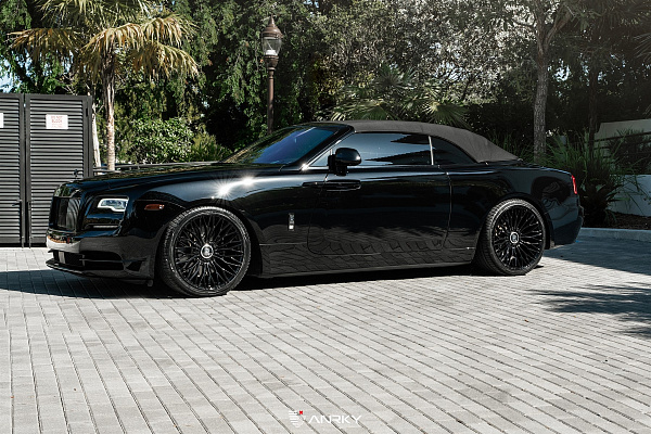Фото дисков Anrky RF-140 Черный глянец на Rolls-Royce Wraith