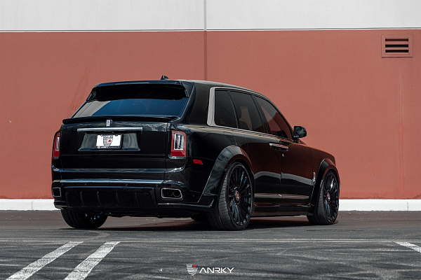Фото дисков Anrky RF-282 Черный глянец на Rolls-Royce Cullinan