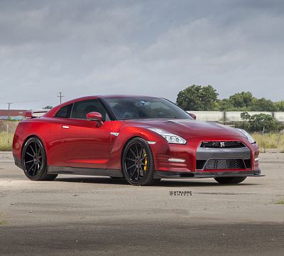 Фото дисков Strasse Wheels R10 Deep Concave на Nissan GT-R