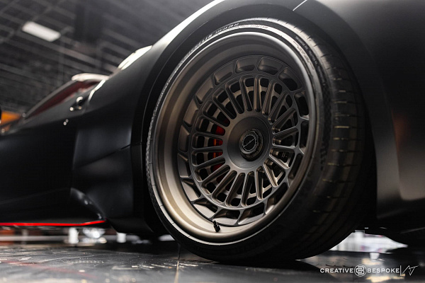 Фото дисков Brixton Forged TR10 AERO1 Сатиновый темный лак на Ferrari 458