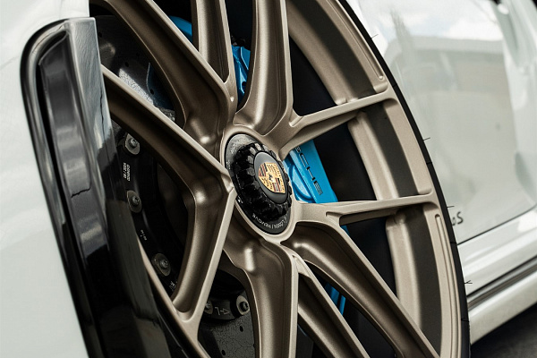 Фото дисков 1886 Wheels XR001 Сатиновая шампань на Porsche 911 VIII