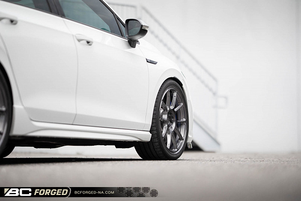 Фото дисков BC Forged KZ15 Глянцевый темный лак на Volkswagen Golf VIII