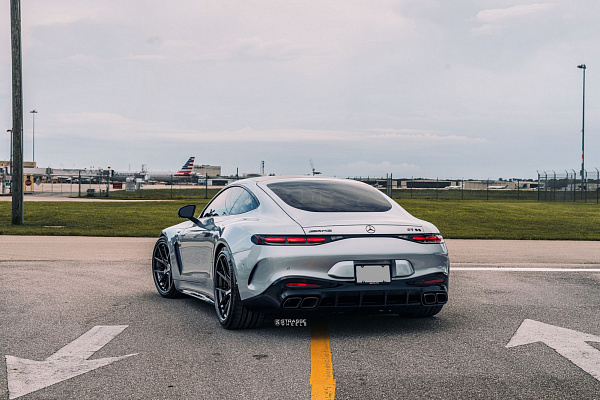 Фото дисков Strasse Wheels SM5RT Deep Concave FS Черный глянец на Mercedes-Benz AMG GT II