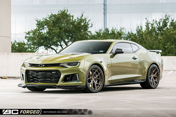 Фото дисков BC Forged HCS21 Глянцевая бронза на Chevrolet Camaro VI