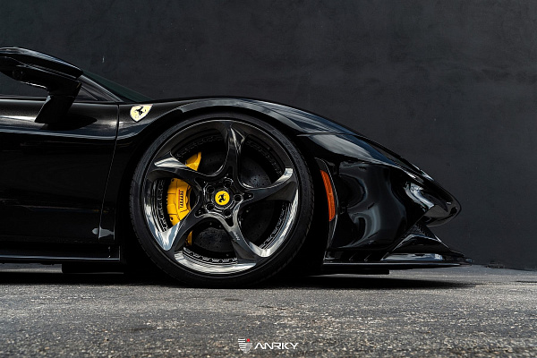 Фото дисков Anrky XR-205 Глянцевый темный лак на Ferrari SF90