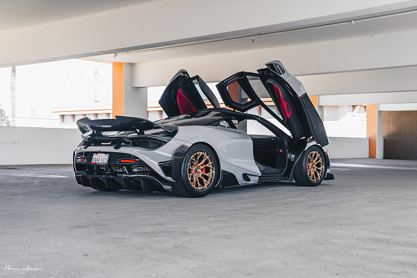 Фото дисков Brixton Forged PF10 Сатиновое темное золото на McLaren 720S