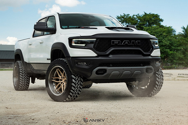 Фото дисков Anrky AN36 Сатиновое золото на Ram 1500 V
