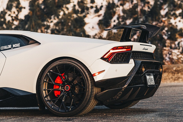 Фото дисков Brixton Forged PF10 Черный сатин на Lamborghini Huracan