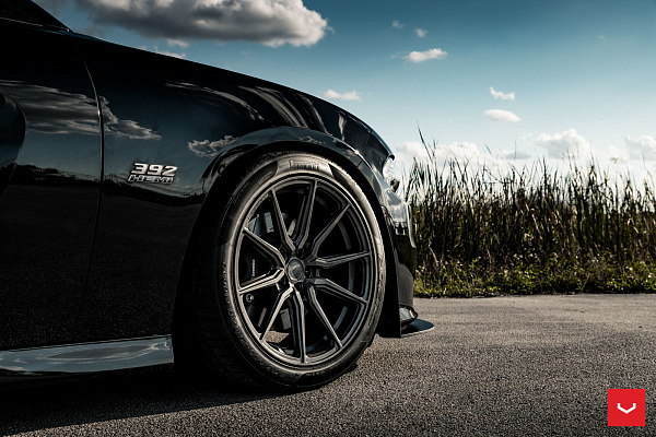 Фото дисков Vossen HF-3 Глянцевый графит на Dodge Charger VII