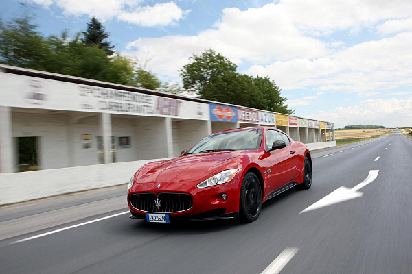 Фото дисков Maserati TRIDENT Черный глянец на Maserati GranTurismo I