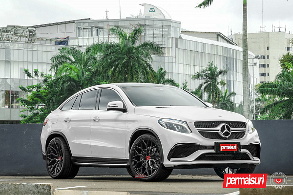 Фото дисков Vossen S17-01 Черный глянец на Mercedes-Benz GLE I